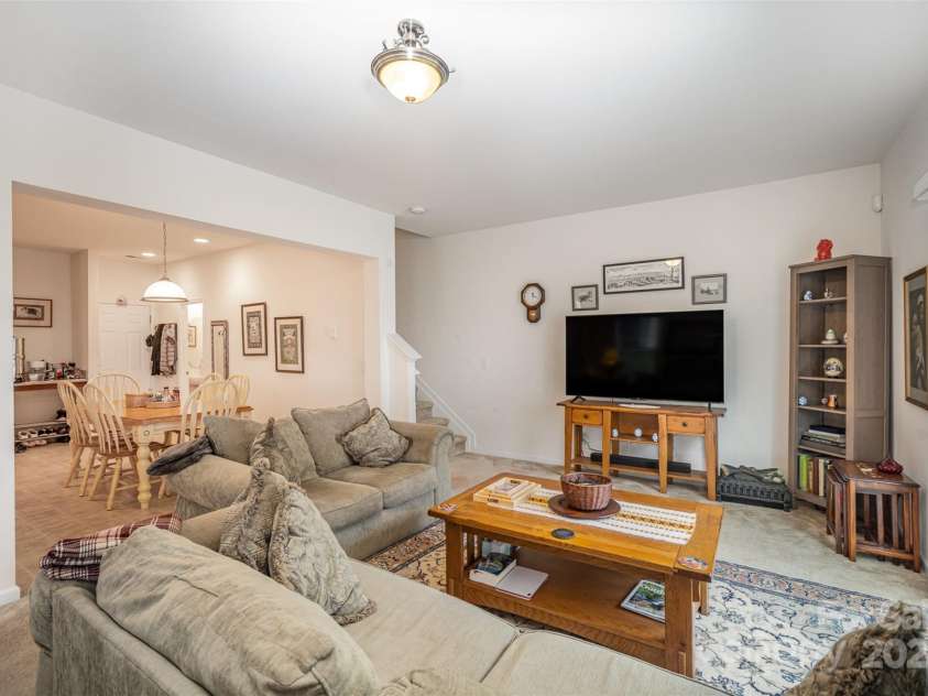 14423 Glendon Hall Lane, Charlotte, NC 28262.  MLS# CAR4201453, YatesRealty ID 9290. 