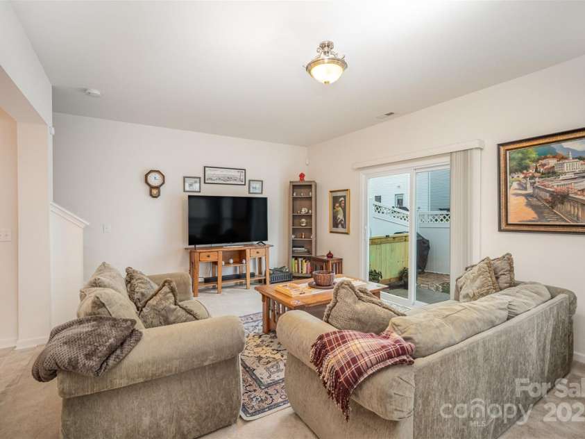 14423 Glendon Hall Lane, Charlotte, NC 28262.  MLS# CAR4201453, YatesRealty ID 9290. 