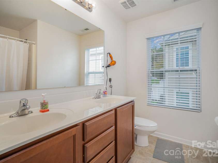 14423 Glendon Hall Lane, Charlotte, NC 28262.  MLS# CAR4201453, YatesRealty ID 9290. 