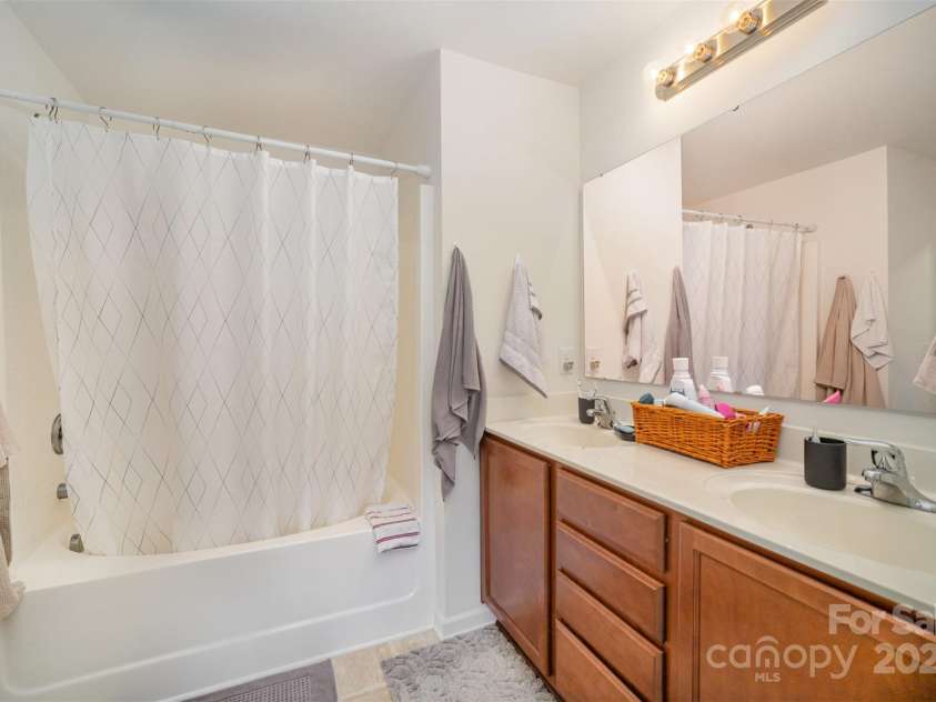 14423 Glendon Hall Lane, Charlotte, NC 28262.  MLS# CAR4201453, YatesRealty ID 9290. 