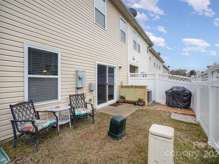 14423 Glendon Hall Lane, Charlotte, NC 28262.  MLS# CAR4201453, YatesRealty ID 9290. 