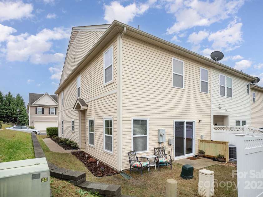 14423 Glendon Hall Lane, Charlotte, NC 28262.  MLS# CAR4201453, YatesRealty ID 9290. 