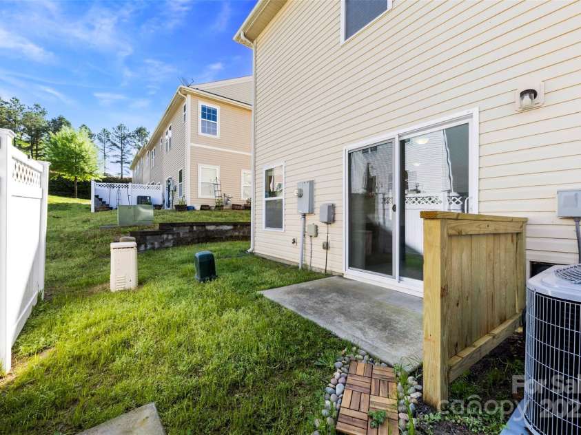 14423 Glendon Hall Lane, Charlotte, NC 28262.  MLS# CAR4201453, YatesRealty ID 9290. 