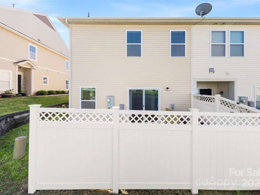 14423 Glendon Hall Lane, Charlotte, NC 28262.  MLS# CAR4201453, YatesRealty ID 9290. 
