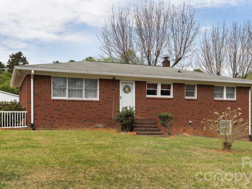 2700 Mount Pleasant Road, Mount Pleasant, NC 28124.  MLS# CAR4366497, YatesRealty ID 9290. 