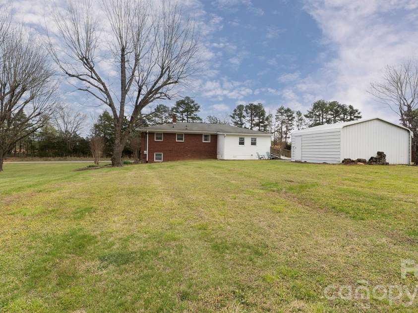 2700 Mount Pleasant Road, Mount Pleasant, NC 28124.  MLS# CAR4366497, YatesRealty ID 9290. 