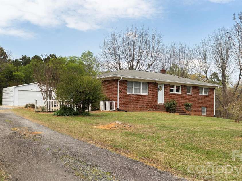 2700 Mount Pleasant Road, Mount Pleasant, NC 28124.  MLS# CAR4366497, YatesRealty ID 9290. 