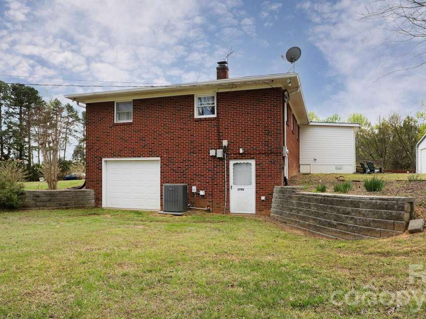 2700 Mount Pleasant Road, Mount Pleasant, NC 28124.  MLS# CAR4366497, YatesRealty ID 9290. 