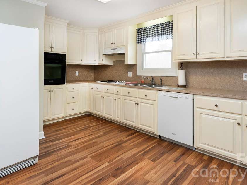 2700 Mount Pleasant Road, Mount Pleasant, NC 28124.  MLS# CAR4366497, YatesRealty ID 9290. Kitchen