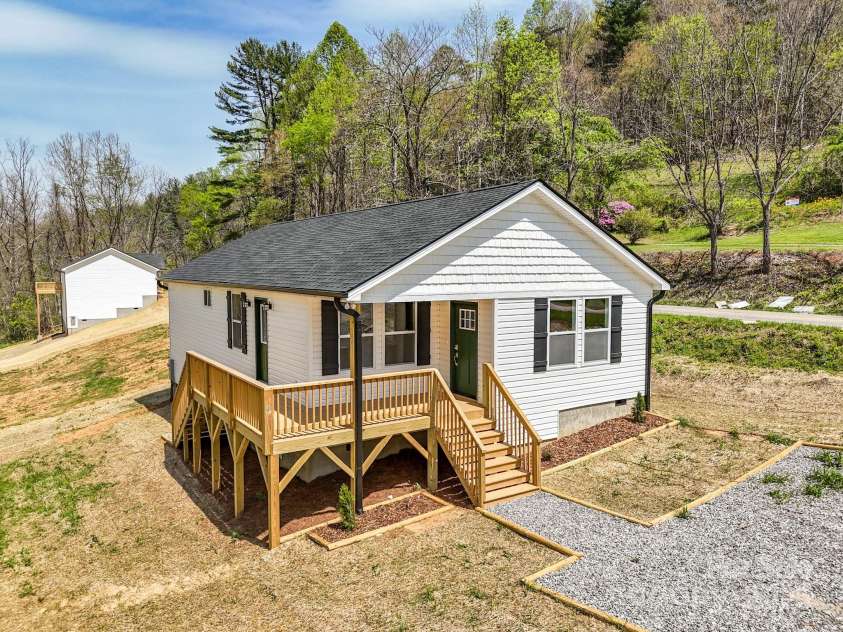 4 Meadows Town Road, Leicester, NC 28748.  MLS# CAR4228016, YatesRealty ID 9291. 