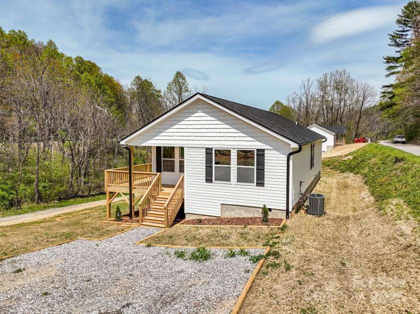 4 Meadows Town Road, Leicester, NC 28748.  MLS# CAR4228016, YatesRealty ID 9291. 