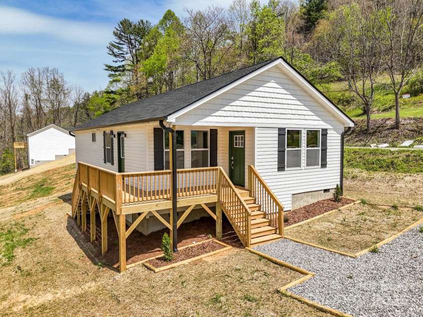 4 Meadows Town Road, Leicester, NC 28748.  MLS# CAR4228016, YatesRealty ID 9291. 