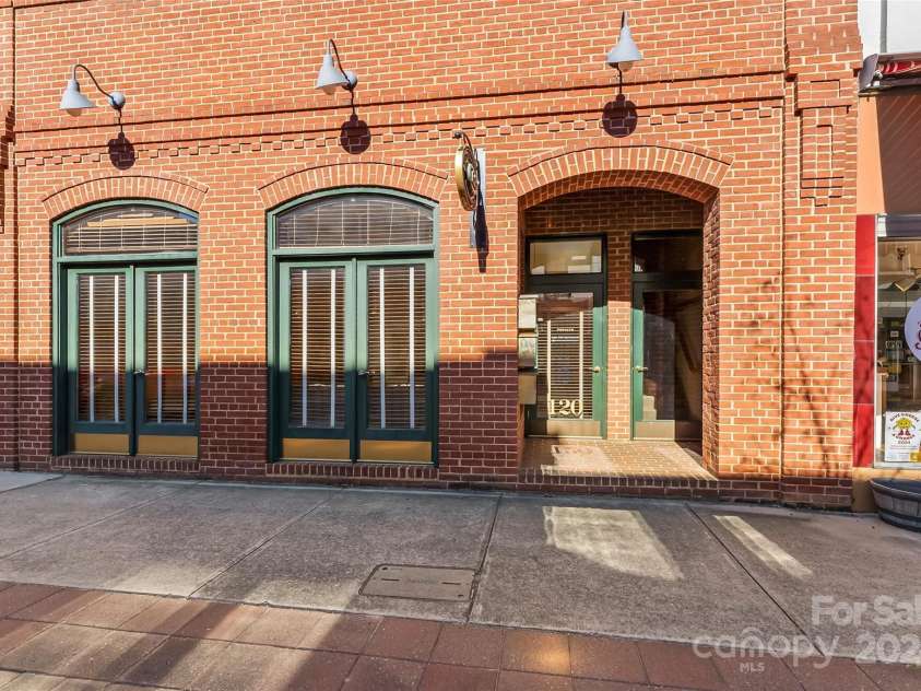 118 Union Street, Morganton, NC 28655.  MLS# CAR4193583, YatesRealty ID 9292. 