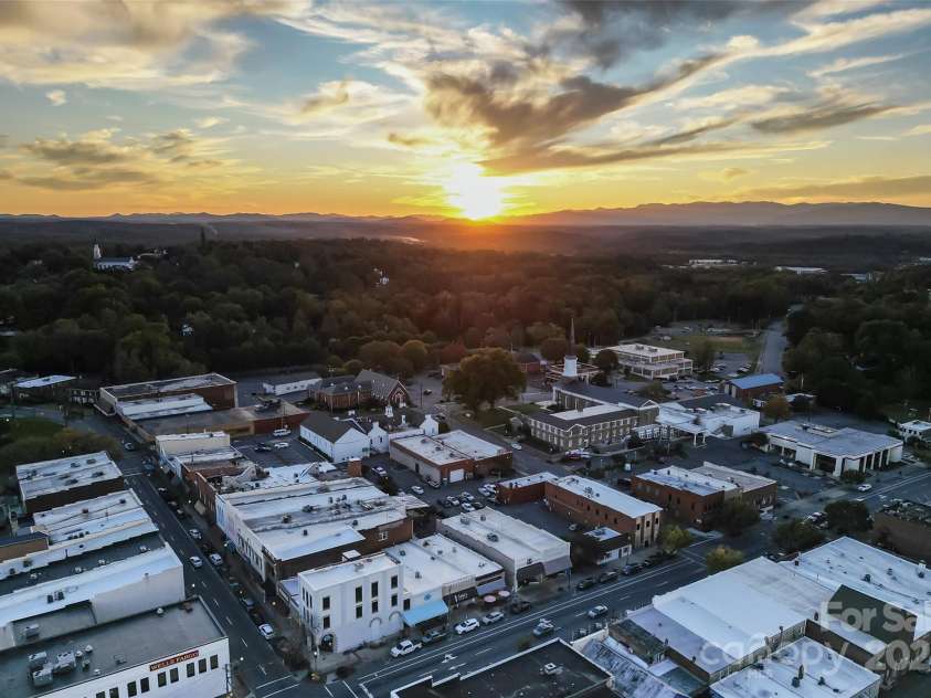 118 Union Street, Morganton, NC 28655.  MLS# CAR4193583, YatesRealty ID 9292. 