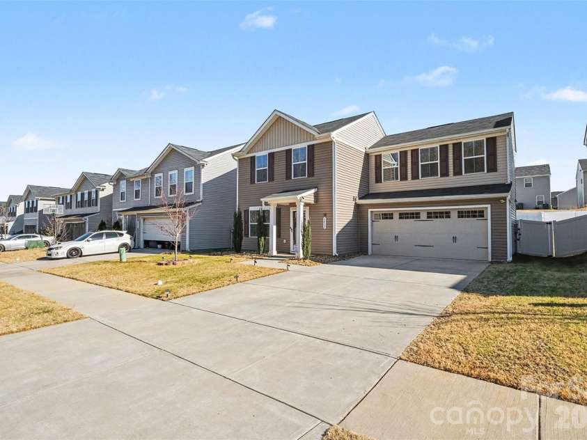 6832 Ludell Lane, Charlotte, NC 28215.  MLS# CAR4336216, YatesRealty ID 9292. 