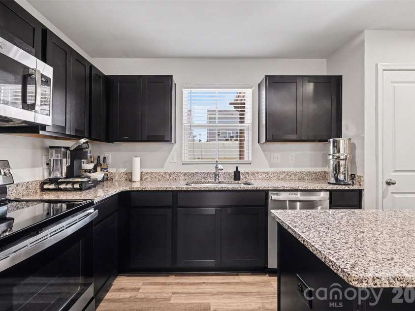 6832 Ludell Lane, Charlotte, NC 28215.  MLS# CAR4336216, YatesRealty ID 9292. 