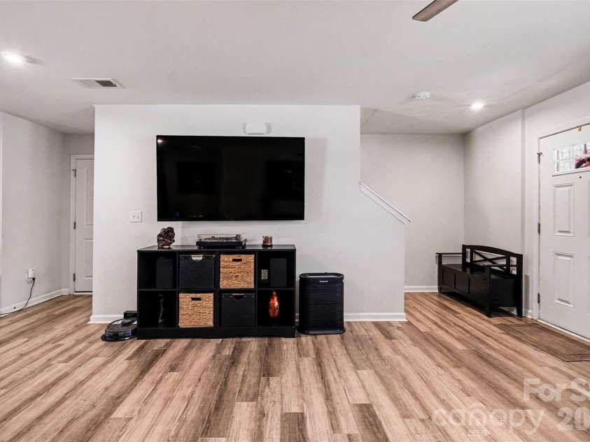 6832 Ludell Lane, Charlotte, NC 28215.  MLS# CAR4336216, YatesRealty ID 9292. 