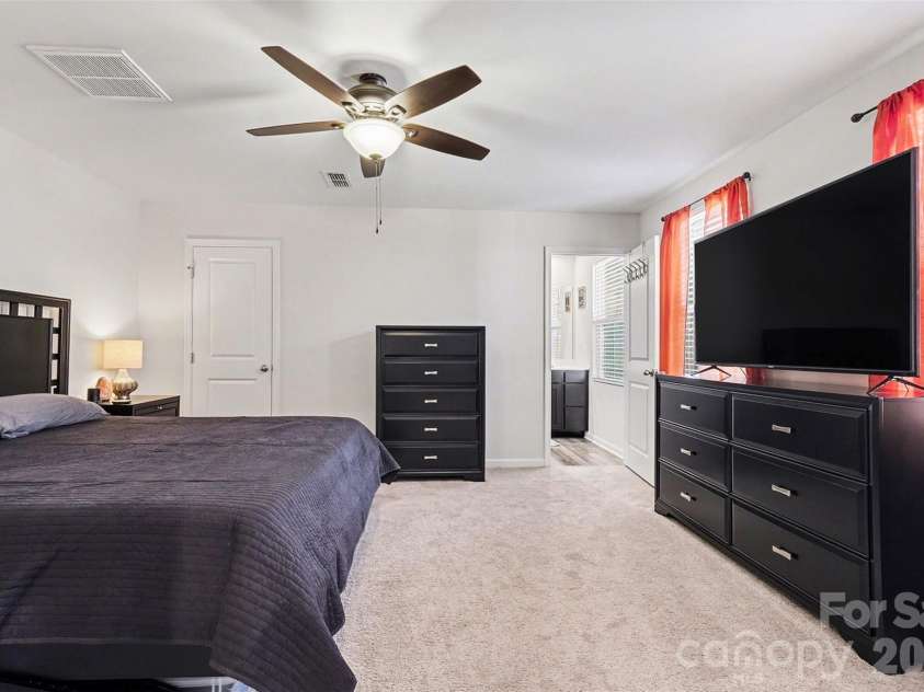 6832 Ludell Lane, Charlotte, NC 28215.  MLS# CAR4336216, YatesRealty ID 9292. 