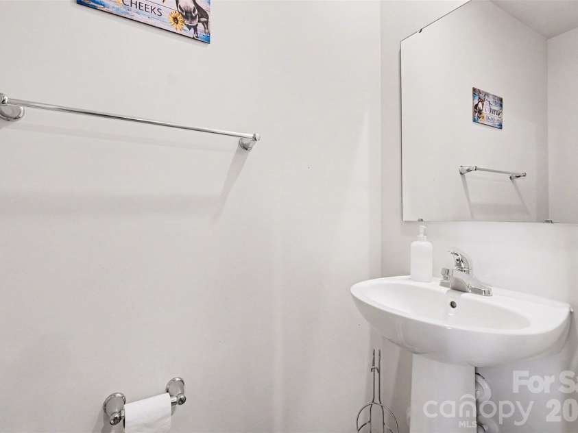 6832 Ludell Lane, Charlotte, NC 28215.  MLS# CAR4336216, YatesRealty ID 9292. 