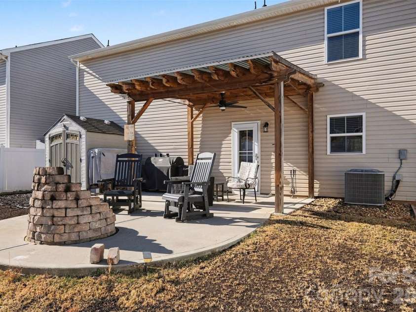 6832 Ludell Lane, Charlotte, NC 28215.  MLS# CAR4336216, YatesRealty ID 9292. 