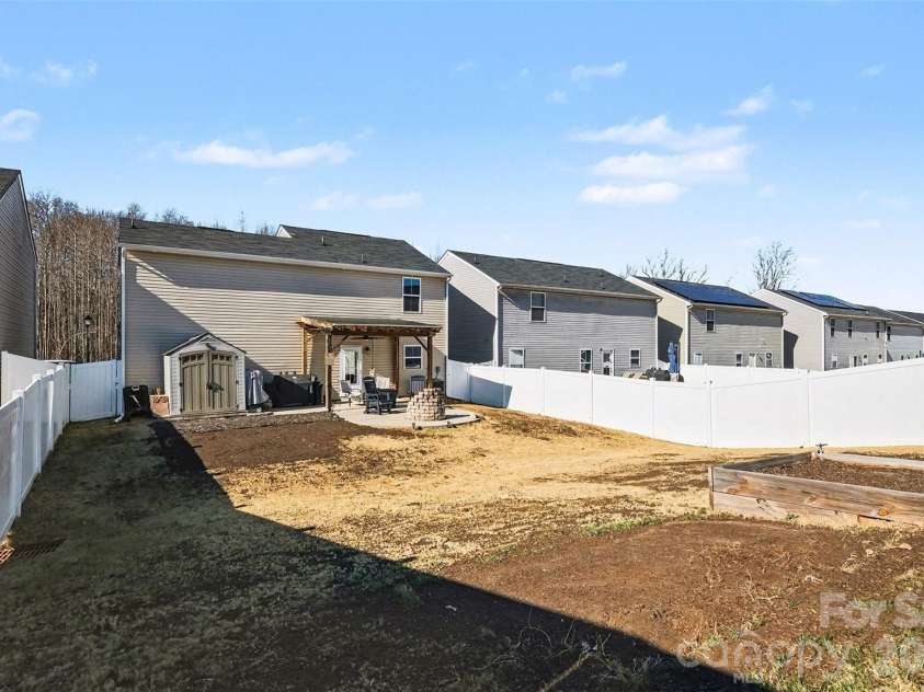6832 Ludell Lane, Charlotte, NC 28215.  MLS# CAR4336216, YatesRealty ID 9292. 