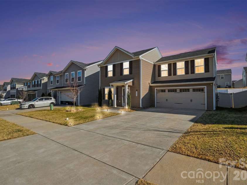 6832 Ludell Lane, Charlotte, NC 28215.  MLS# CAR4336216, YatesRealty ID 9292. 
