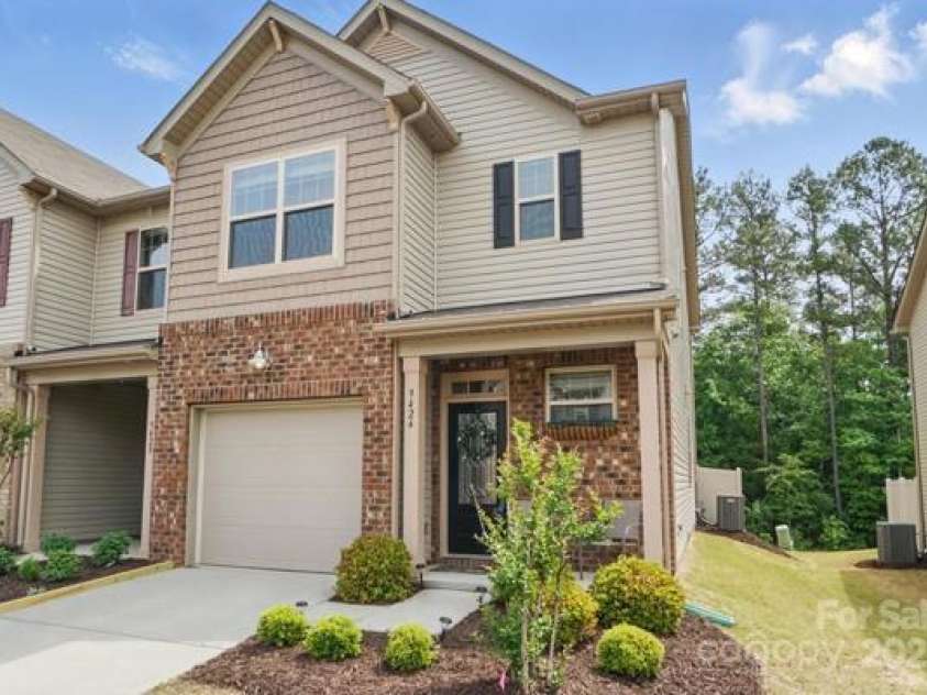 9424 Avery Lilac Lane, Fort Mill, SC 29707.  MLS# CAR4245112, YatesRealty ID 9294. Front of House