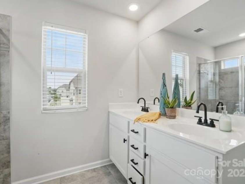 9424 Avery Lilac Lane, Fort Mill, SC 29707.  MLS# CAR4245112, YatesRealty ID 9294. Primary Bath 1