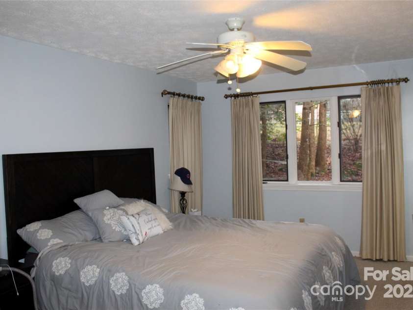 65 Maxine Lane, Hendersonville, NC 28739.  MLS# CAR4292829, YatesRealty ID 9295. 