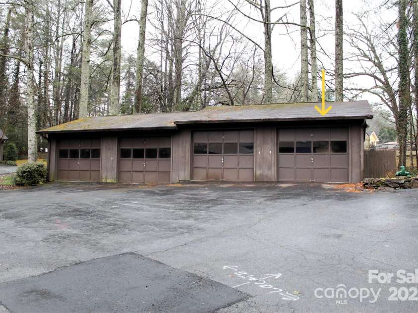 65 Maxine Lane, Hendersonville, NC 28739.  MLS# CAR4292829, YatesRealty ID 9295. 