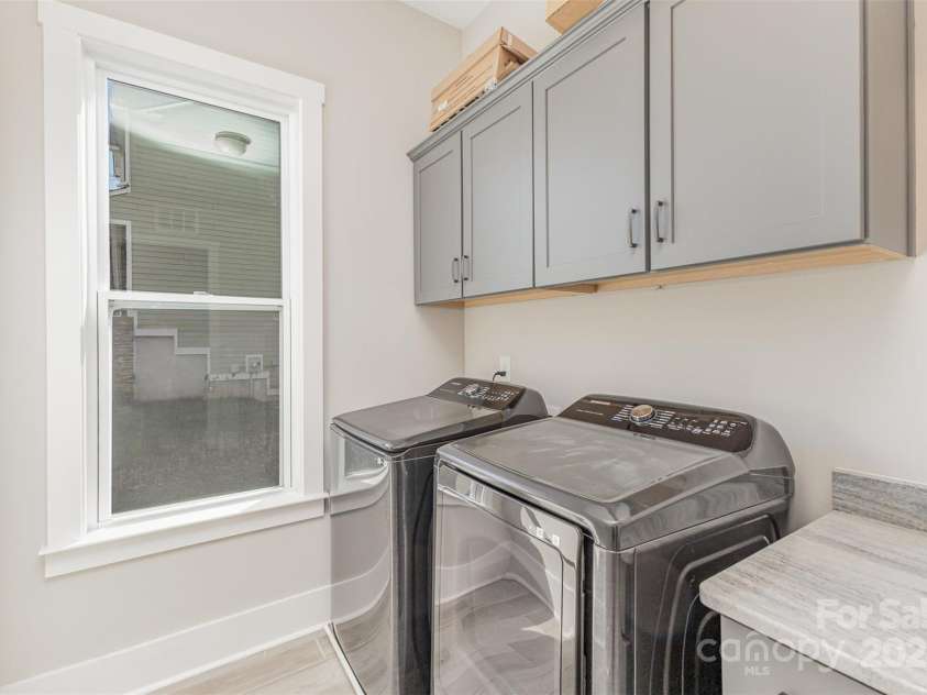 123 Farm Knoll Way, Mooresville, NC 28117.  MLS# CAR4239025, YatesRealty ID 9297. Ample Sized Laundry Room and Drop Zone