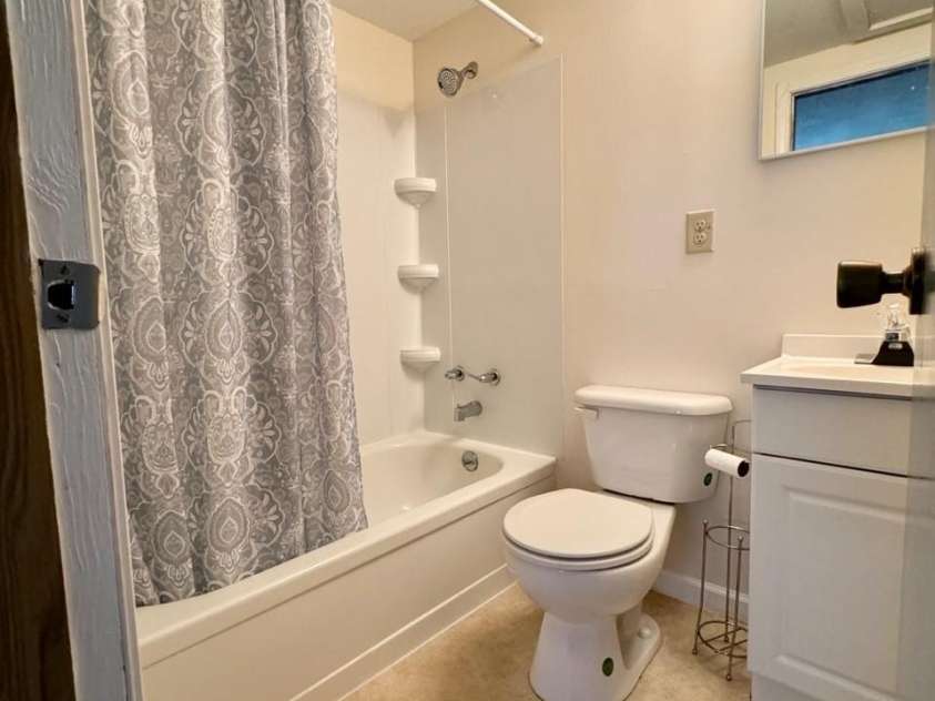 565 Neely Road, Brevard, NC 28712.  MLS# CAR4074647, YatesRealty ID 9297. Apartment #2 Bathroom