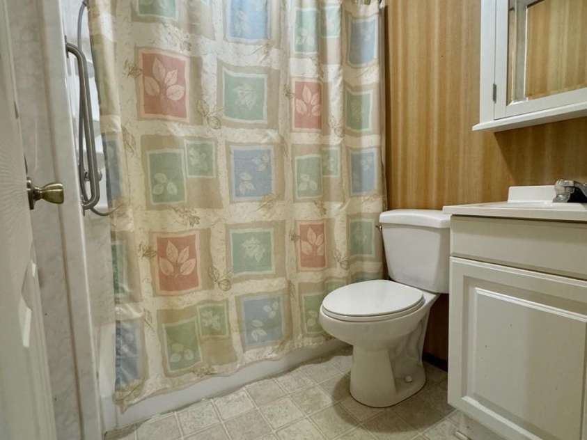 565 Neely Road, Brevard, NC 28712.  MLS# CAR4074647, YatesRealty ID 9297. Main Home Bathroom