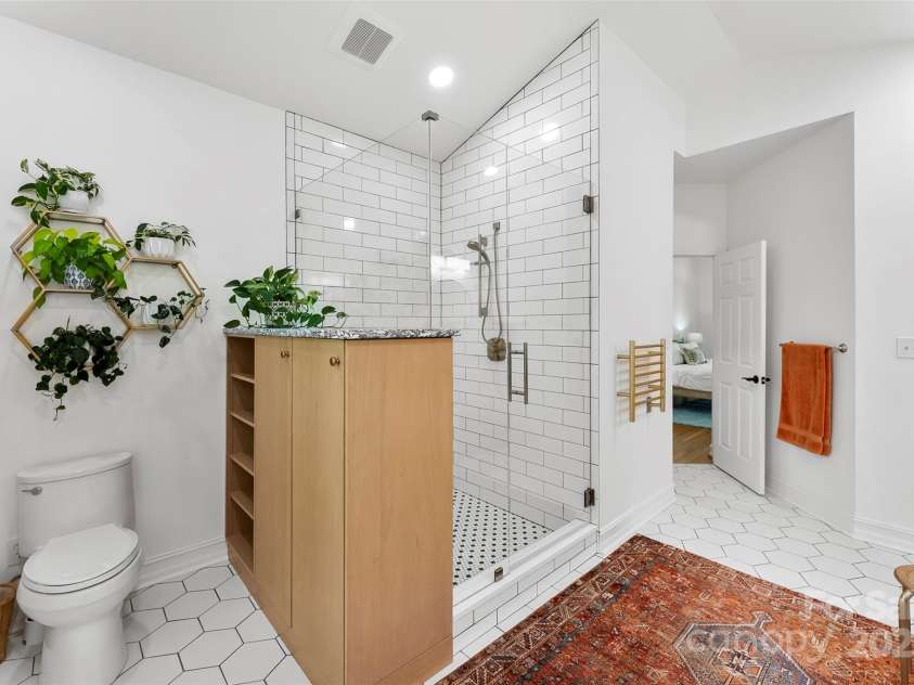 15838 Pineknoll Lane, Huntersville, NC 28078.  MLS# CAR4251643, YatesRealty ID 9298. Beautifully updated shower