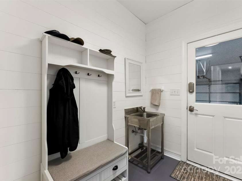 15838 Pineknoll Lane, Huntersville, NC 28078.  MLS# CAR4251643, YatesRealty ID 9298. Drop zone/entrance from the garage