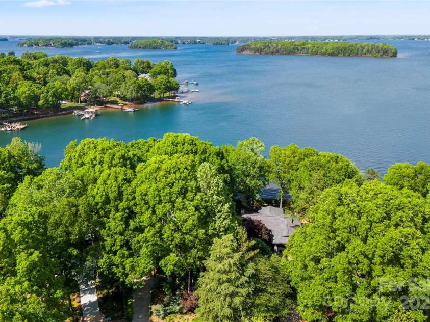 15838 Pineknoll Lane, Huntersville, NC 28078.  MLS# CAR4251643, YatesRealty ID 9298. Expensive long range views of Lake Norman