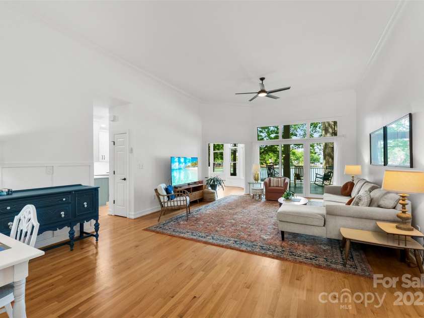 15838 Pineknoll Lane, Huntersville, NC 28078.  MLS# CAR4251643, YatesRealty ID 9298. Large great room with stunning views