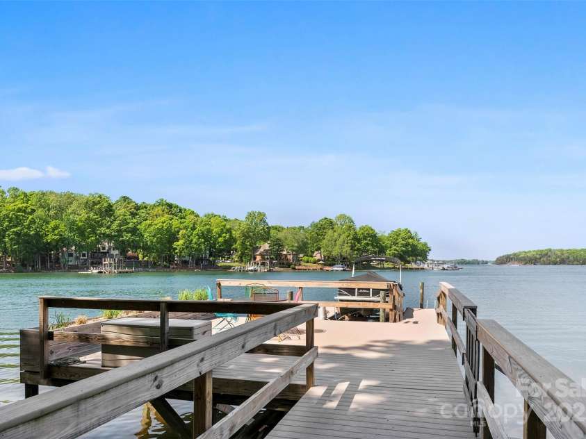 15838 Pineknoll Lane, Huntersville, NC 28078.  MLS# CAR4251643, YatesRealty ID 9298. Long range views of Lake Norman