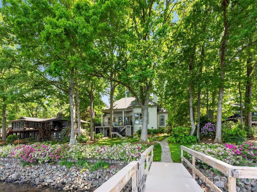 15838 Pineknoll Lane, Huntersville, NC 28078.  MLS# CAR4251643, YatesRealty ID 9298. Lush expensive landscaping