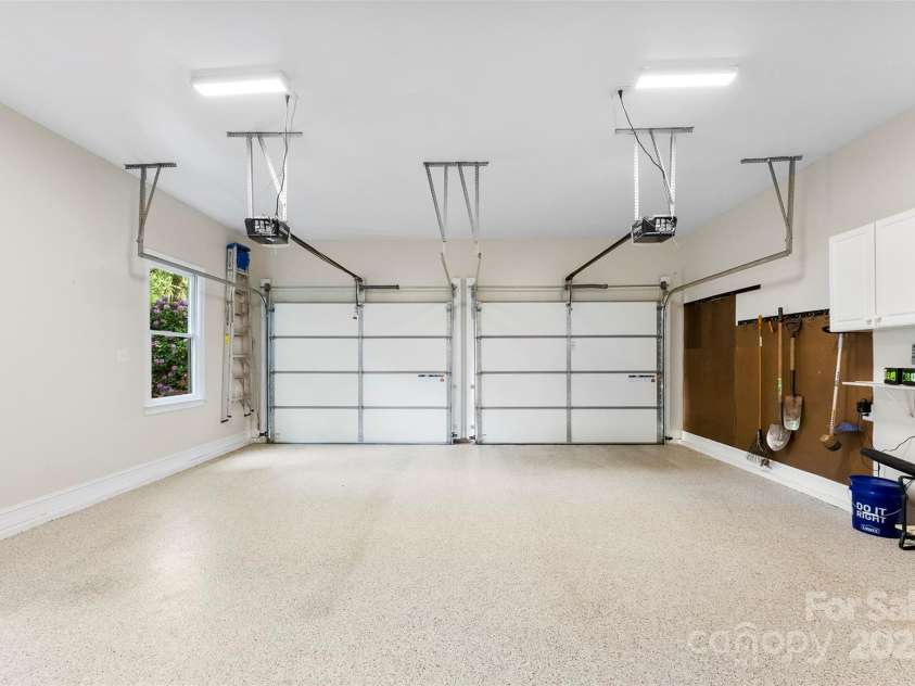 15838 Pineknoll Lane, Huntersville, NC 28078.  MLS# CAR4251643, YatesRealty ID 9298. New epoxy flooring in the garage
