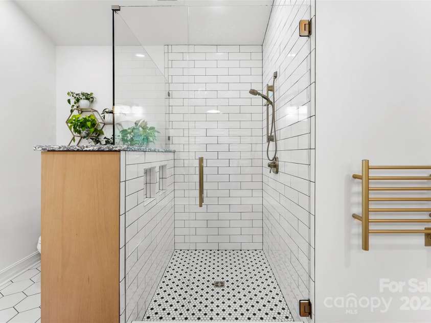 15838 Pineknoll Lane, Huntersville, NC 28078.  MLS# CAR4251643, YatesRealty ID 9298. Primary bathroom walk in shower