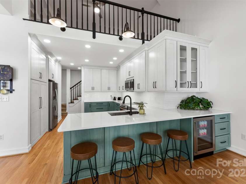 15838 Pineknoll Lane, Huntersville, NC 28078.  MLS# CAR4251643, YatesRealty ID 9298. Tastefully updated kitchen