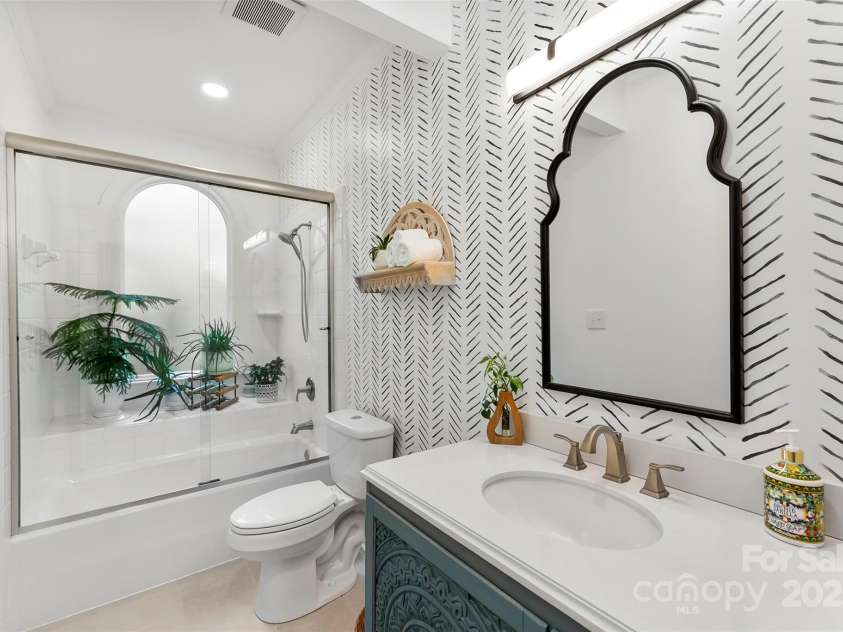 15838 Pineknoll Lane, Huntersville, NC 28078.  MLS# CAR4251643, YatesRealty ID 9298. Updated second full bathroom