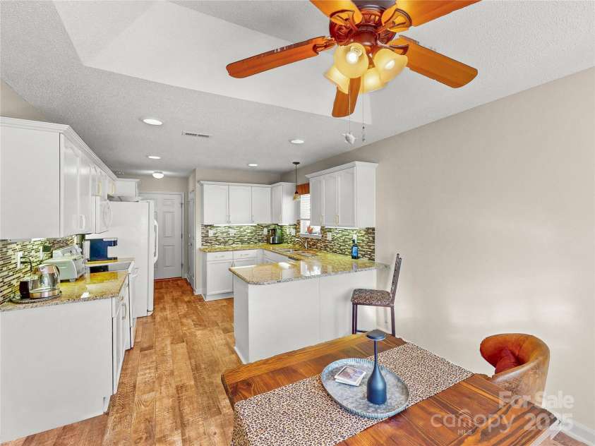 115 Keswick Lane, Mooresville, NC 28117.  MLS# CAR4245086, YatesRealty ID 9299. Lots of room for the gourmet cook!