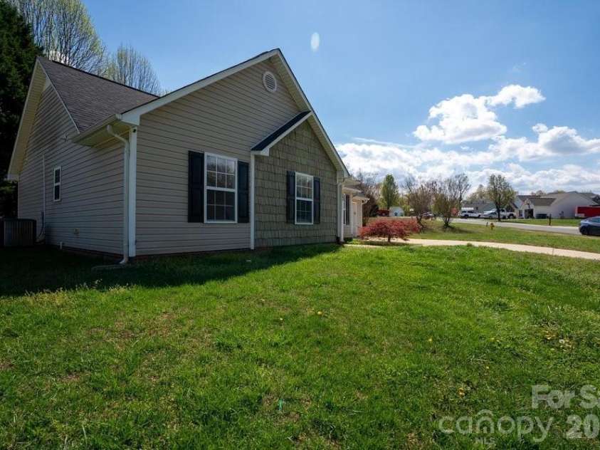 122 Addison Place, Troutman, NC 28166.  MLS# CAR4363617, YatesRealty ID 9299. 