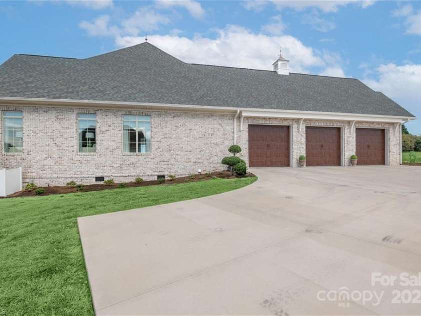 202 Canterbury Drive, North Wilkesboro, NC 28659.  MLS# CAR4310794, YatesRealty ID 93. 