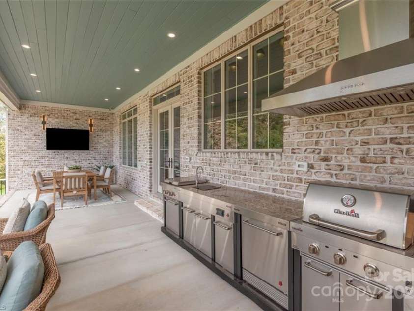 202 Canterbury Drive, North Wilkesboro, NC 28659.  MLS# CAR4310794, YatesRealty ID 93. 
