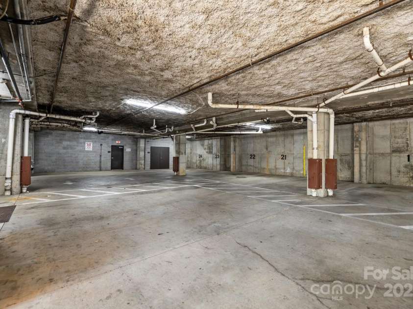 708 Davidson Street, Charlotte, NC 28202.  MLS# CAR4192803, YatesRealty ID 930. Parking Garage
