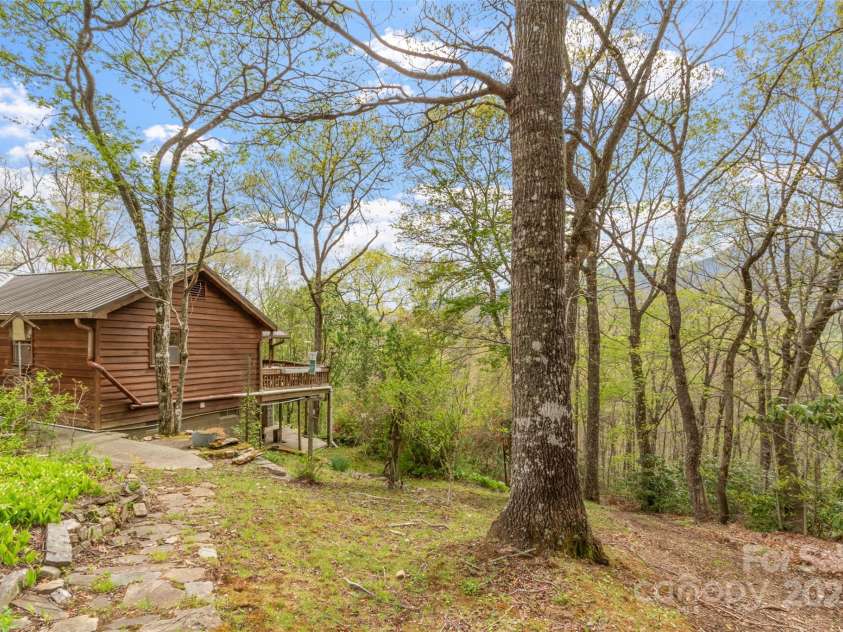 90 Bee Ridge, Burnsville, NC 28714.  MLS# CAR4251828, YatesRealty ID 9300. 