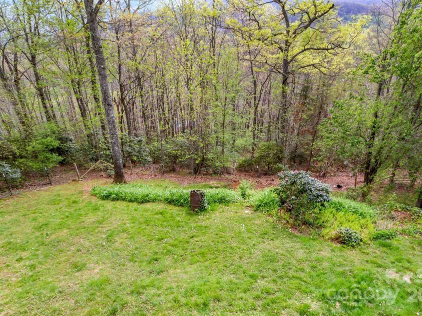 90 Bee Ridge, Burnsville, NC 28714.  MLS# CAR4251828, YatesRealty ID 9300. 